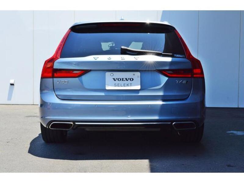 V90