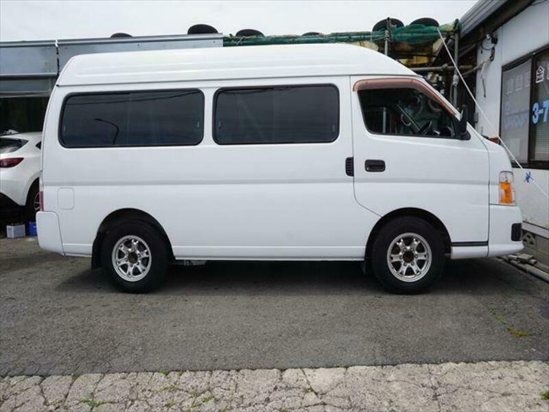 CARAVAN BUS