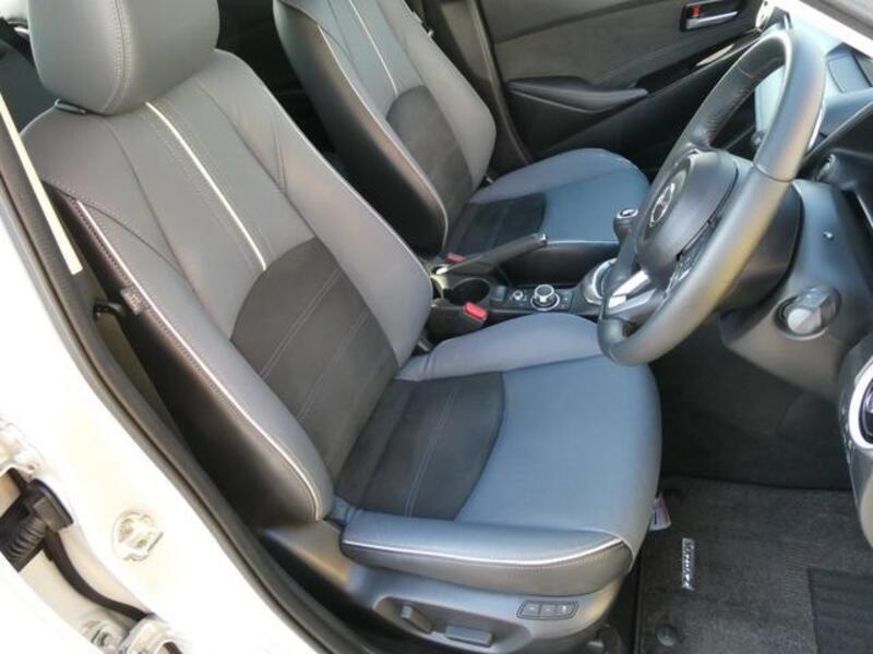 MAZDA2