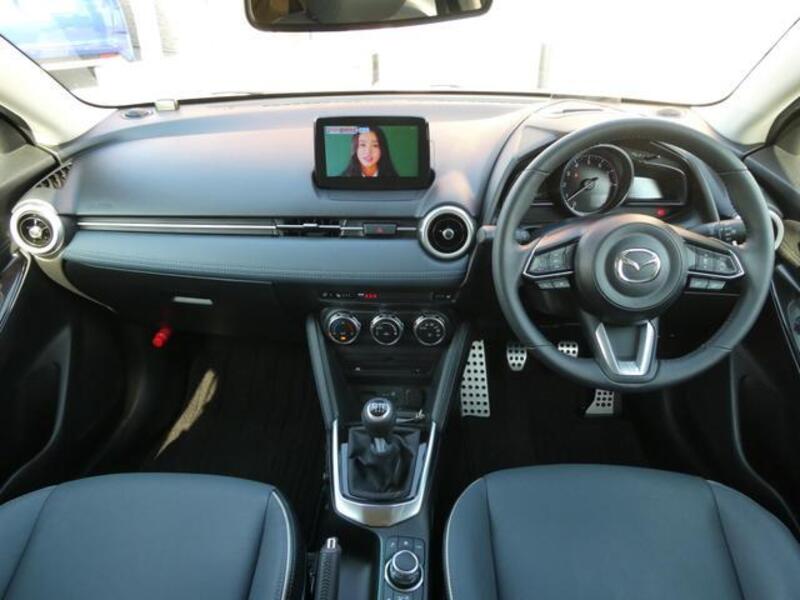 MAZDA2