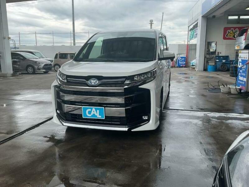 TOYOTA NOAH