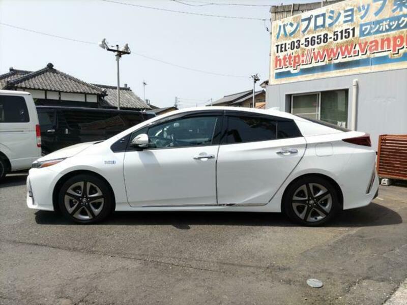 PRIUS PHV