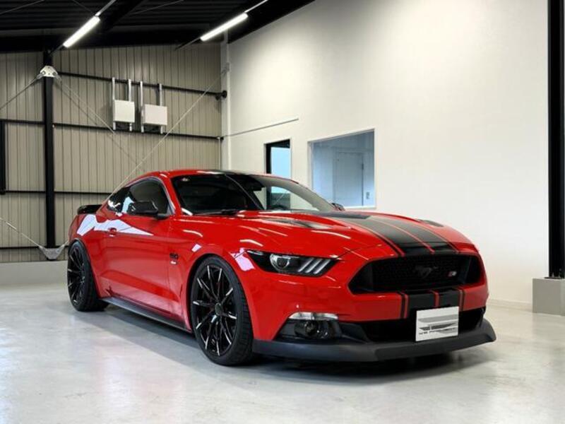 FORD MUSTANG