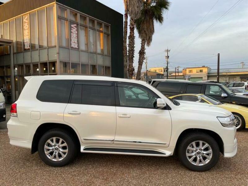 LAND CRUISER