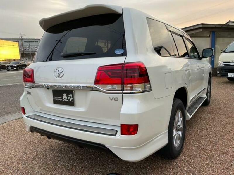 LAND CRUISER