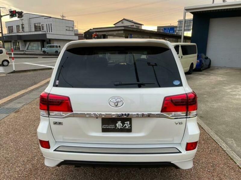 LAND CRUISER