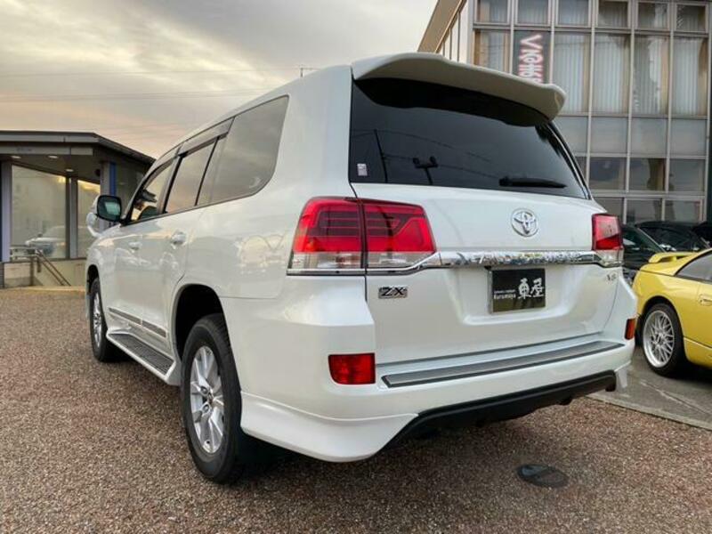 LAND CRUISER