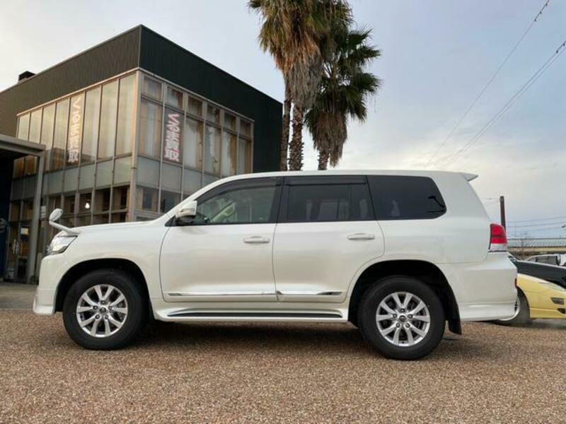 LAND CRUISER