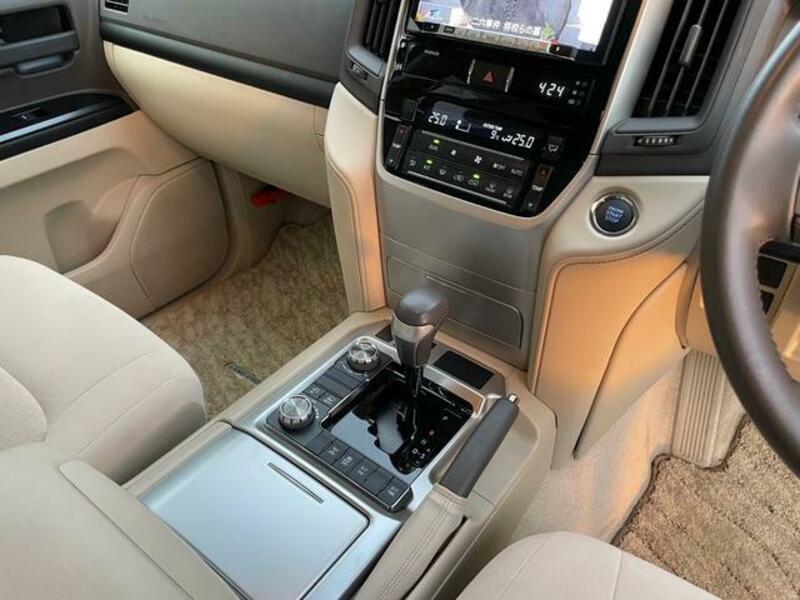 LAND CRUISER