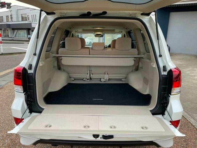 LAND CRUISER