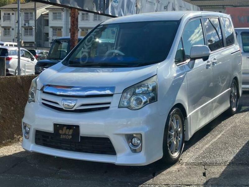 TOYOTA NOAH