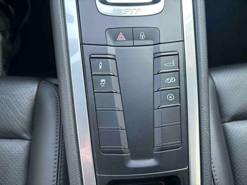 911