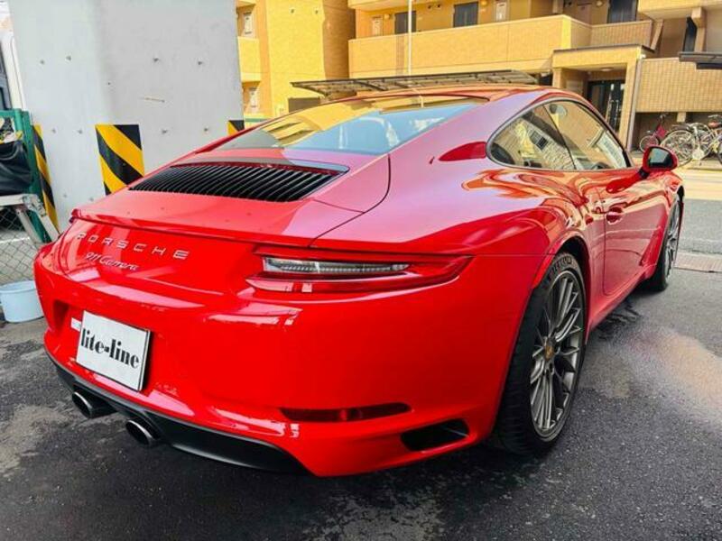 911