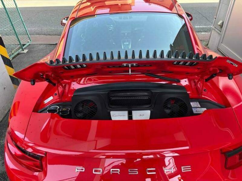 911