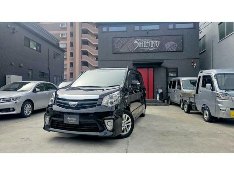 TOYOTA NOAH