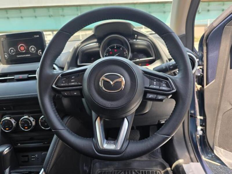 MAZDA2