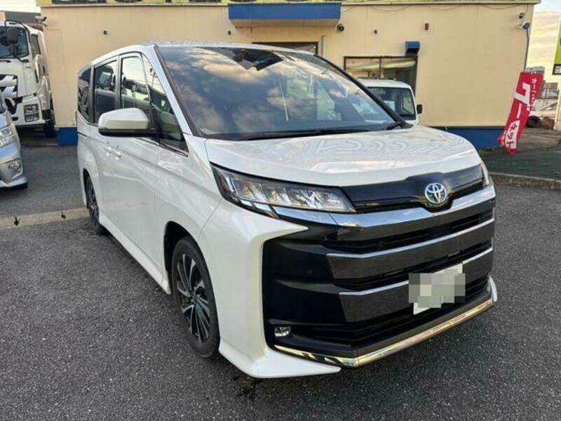 TOYOTA NOAH