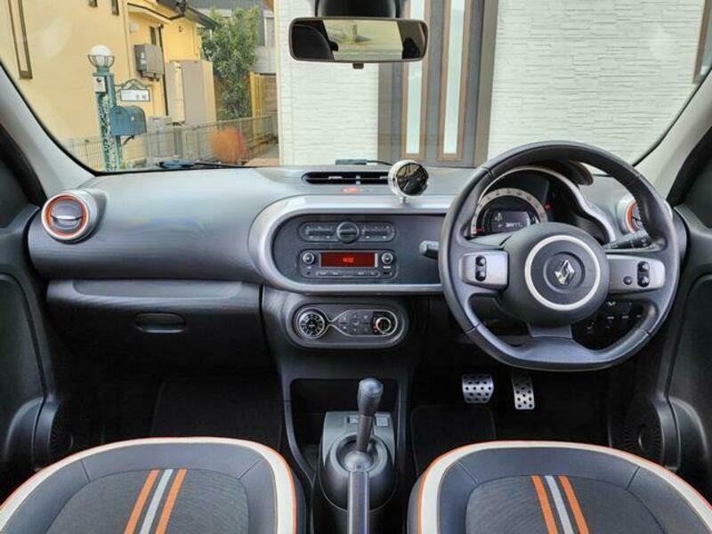 TWINGO