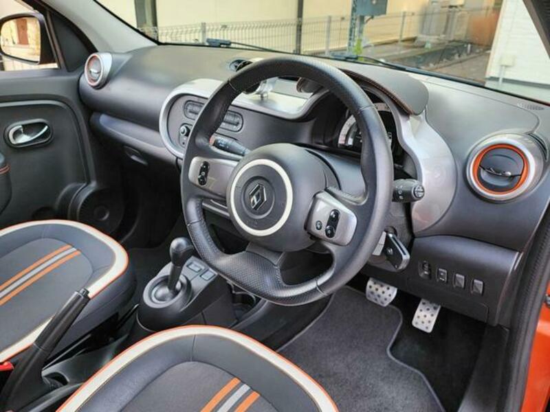 TWINGO