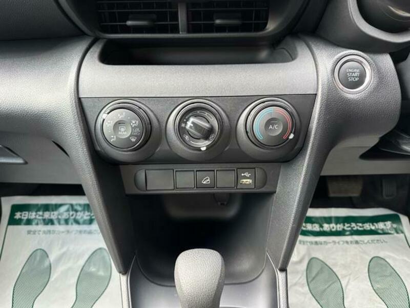 YARIS CROSS