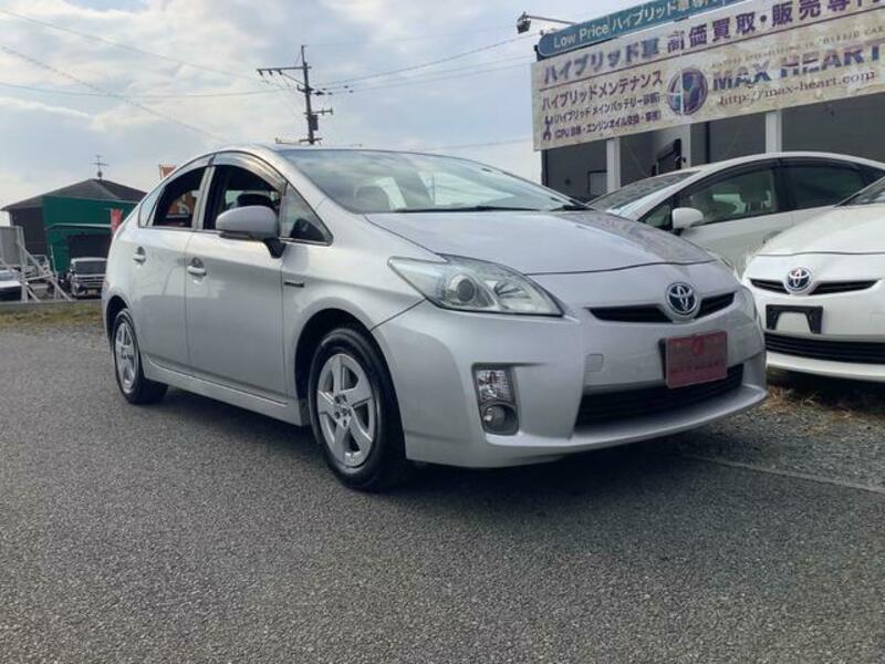 TOYOTA PRIUS