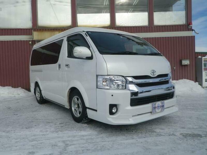 TOYOTA HIACE VAN