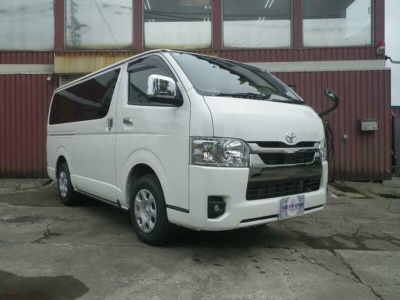 TOYOTA HIACE VAN