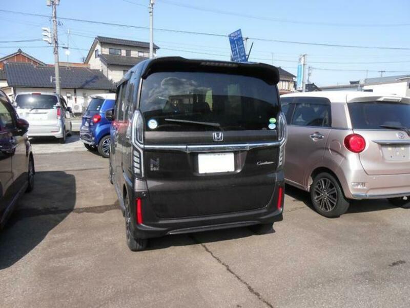 N BOX CUSTOM