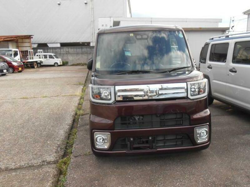 DAIHATSU WAKE
