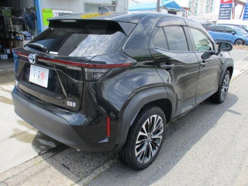 YARIS CROSS