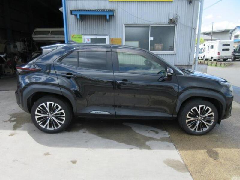 YARIS CROSS