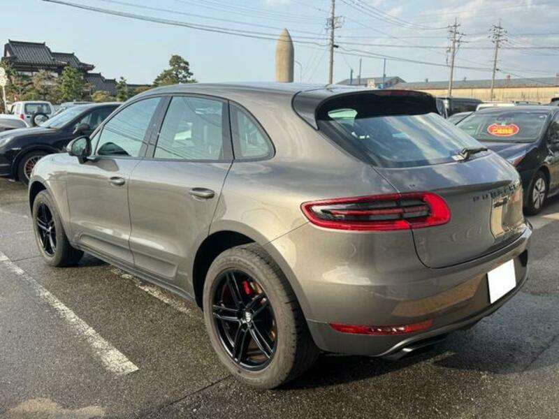 MACAN