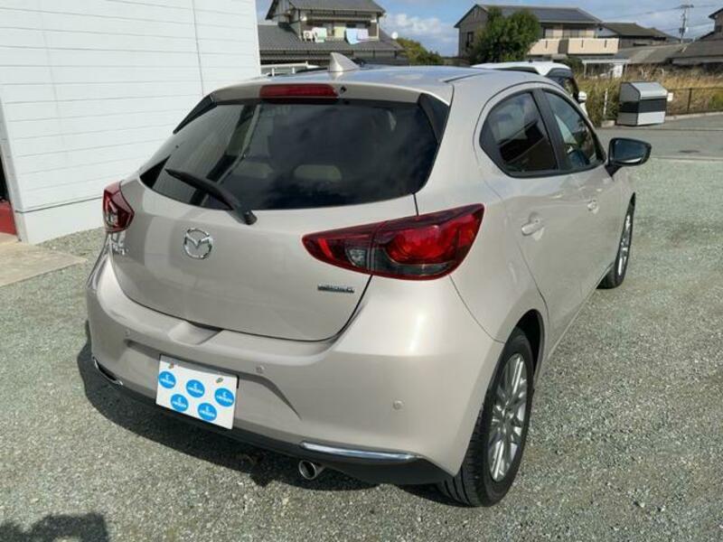MAZDA2