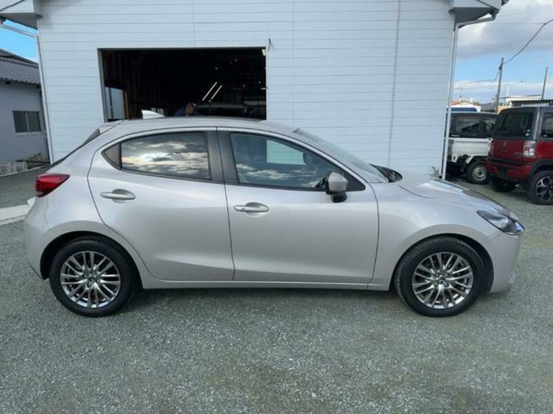 MAZDA2
