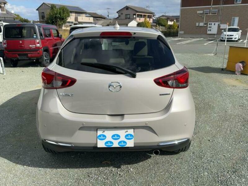 MAZDA2