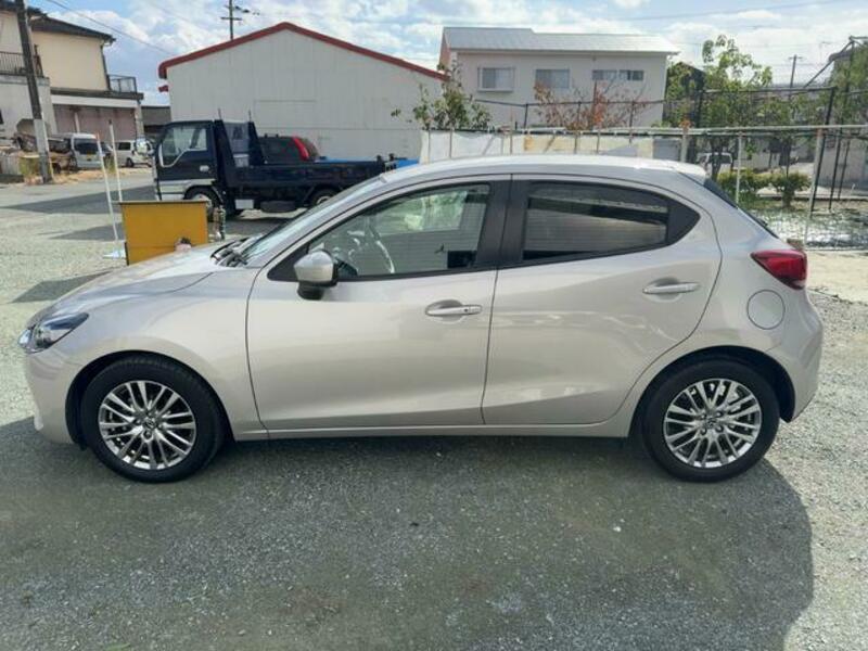 MAZDA2