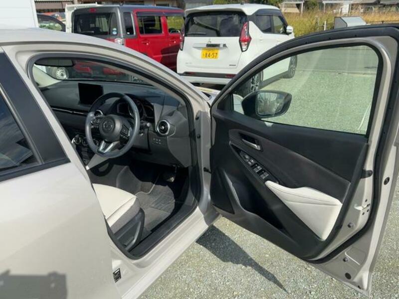 MAZDA2