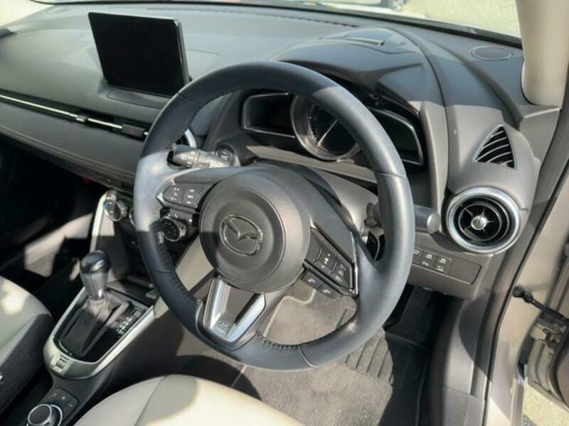 MAZDA2