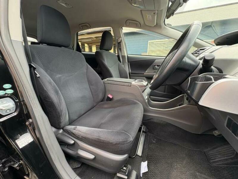 PRIUS ALPHA