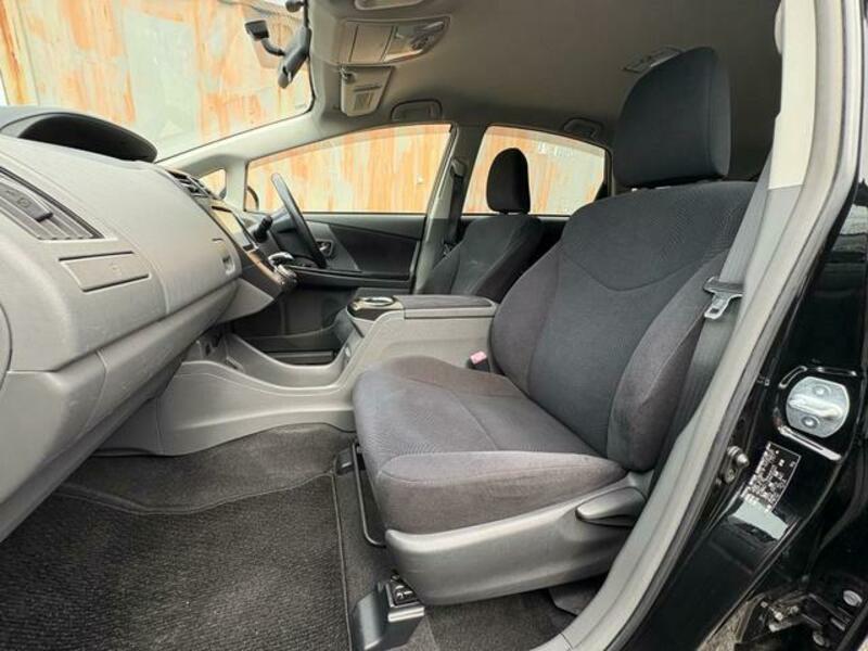 PRIUS ALPHA