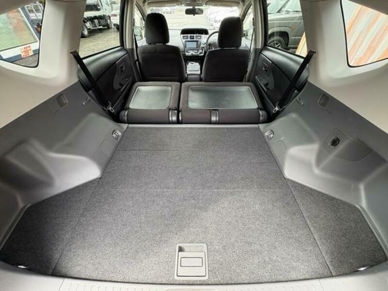 PRIUS ALPHA