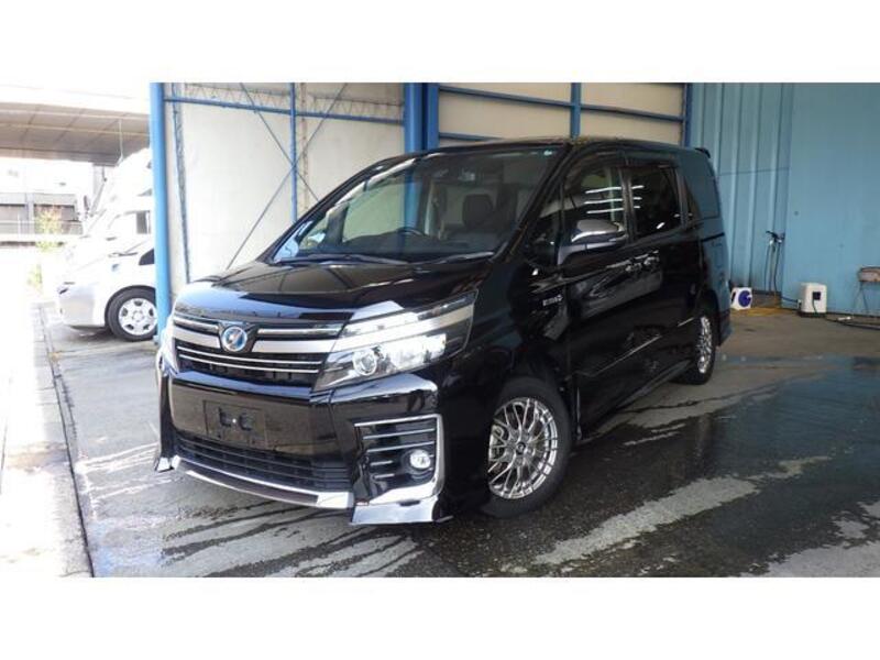 TOYOTA VOXY