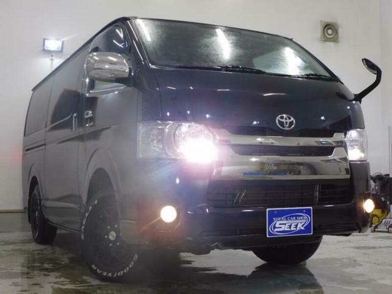 TOYOTA HIACE VAN