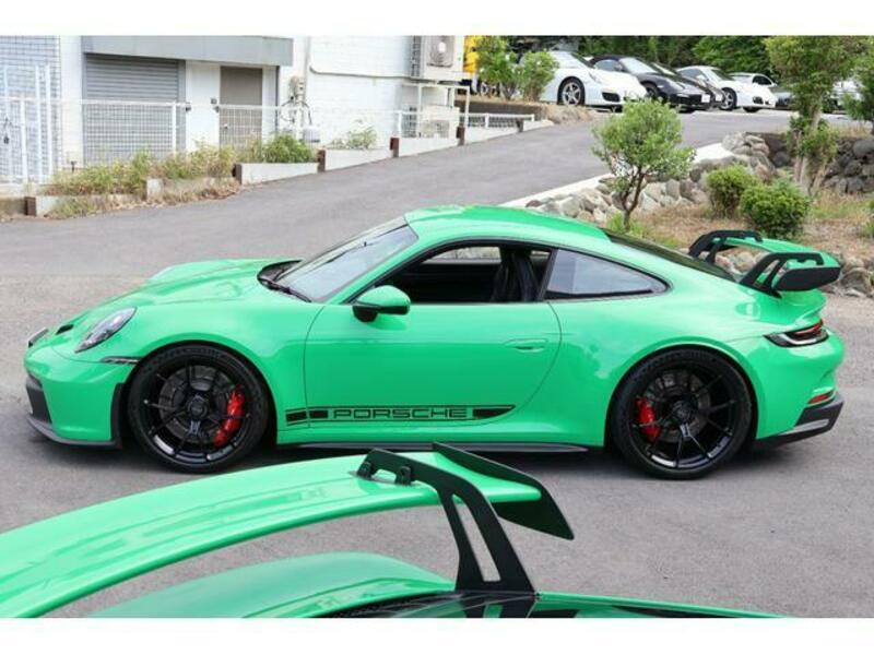 911