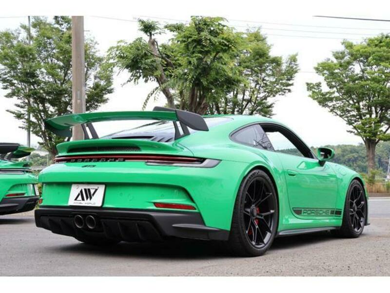 911