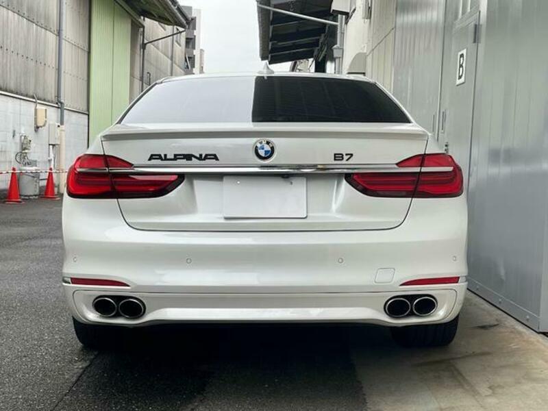 B7