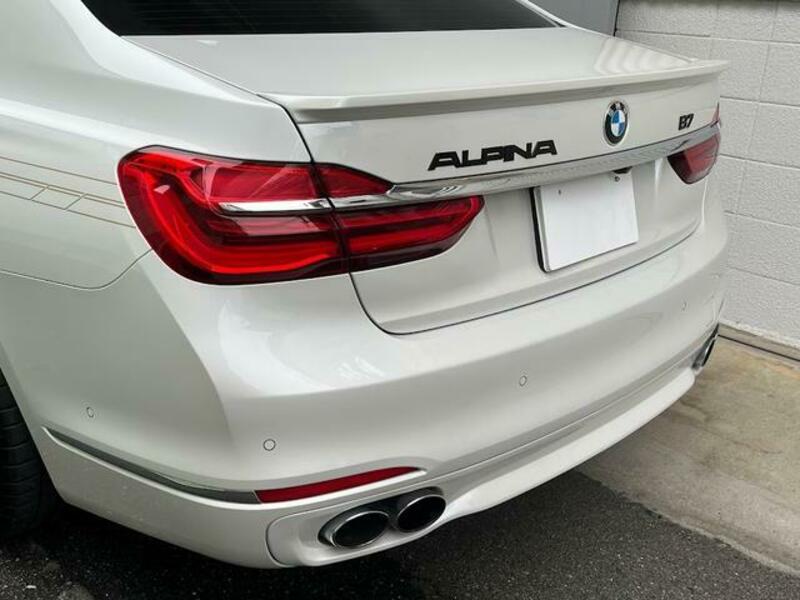 B7