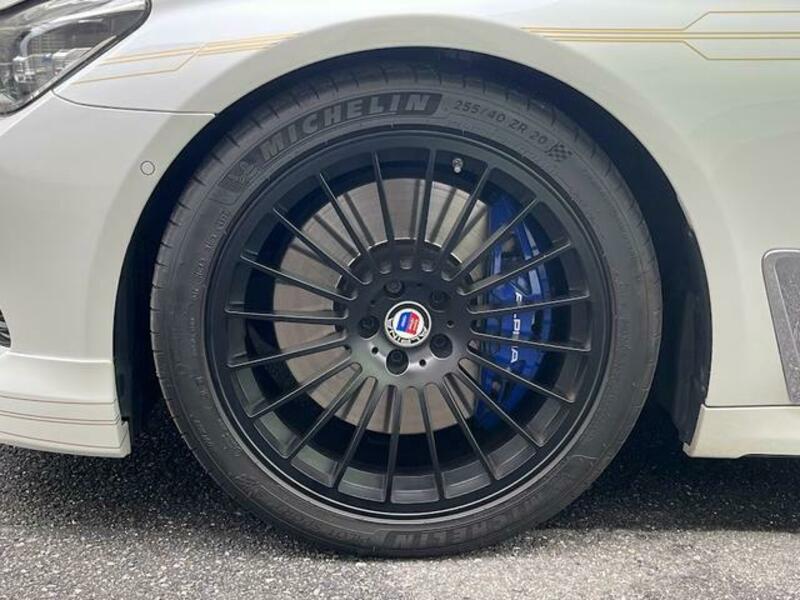 B7
