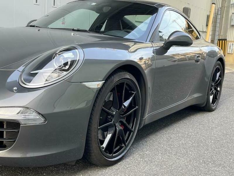 911