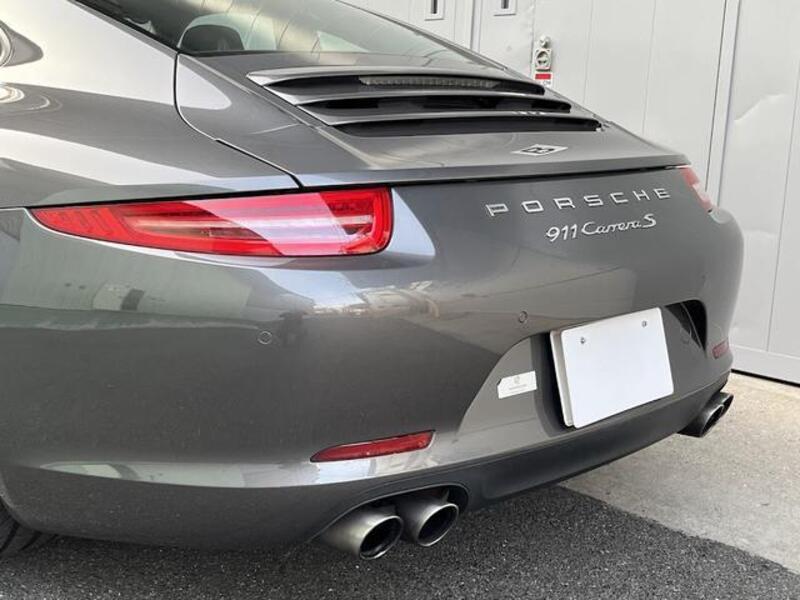 911